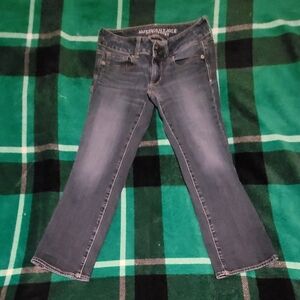 🔥HP🔥7-31-24🔥WOMENS AMERICAN EAGLE OUTFITTERS BLUE JEAN CAPRIS SIZE 0 REGULAR